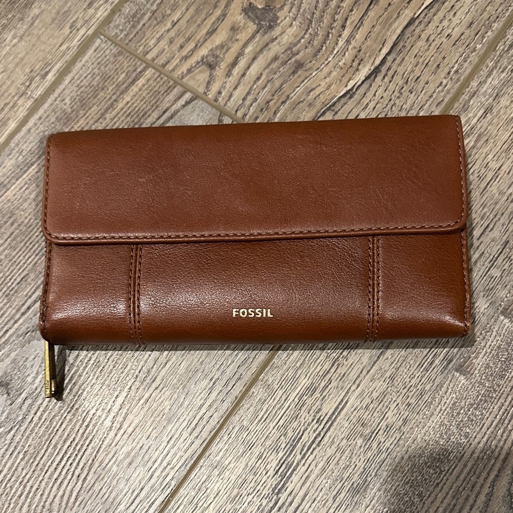 Fossil Tan Leather Clutch Wallet
